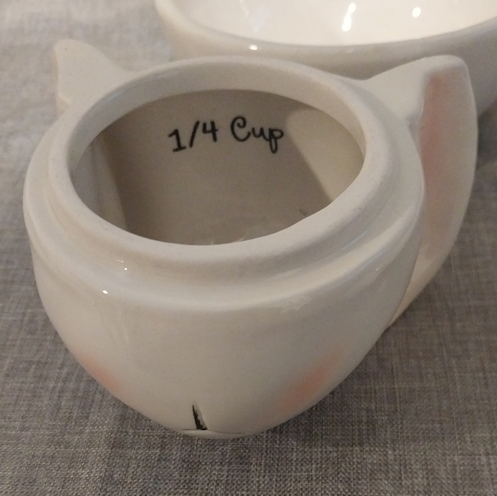 10 Strawberry Street Ceramic Daisy Rabbit Stackable Measuring Cups - Picture 13 of 14